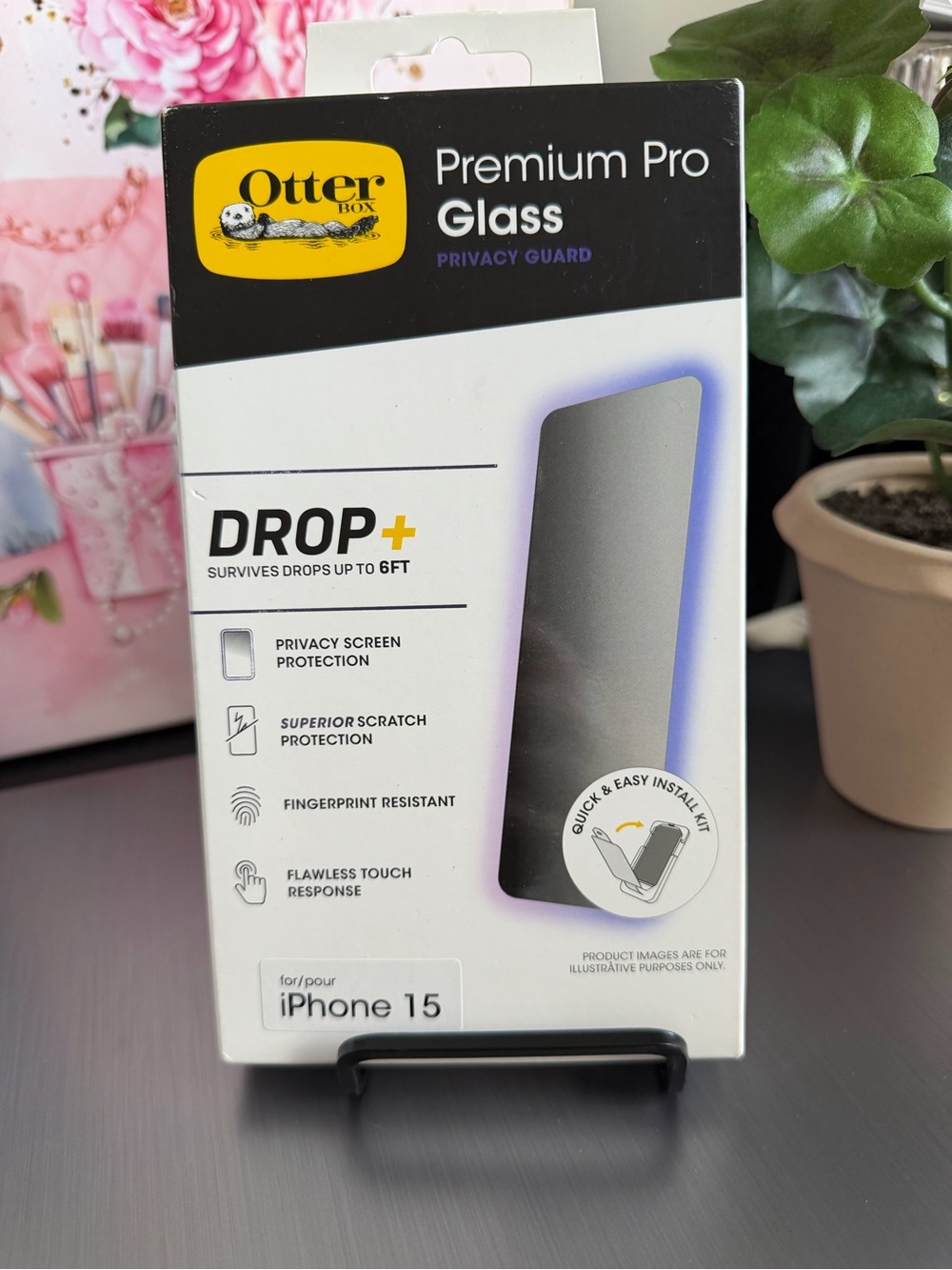 OtterBox Premium Pro Glass Privacy Guard Screen Protector for iPhone 15 - Black